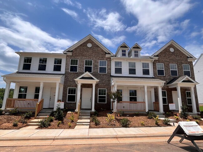 Foto del edificio - 2 Bedroom Townhome in Lowell (Minutes from...