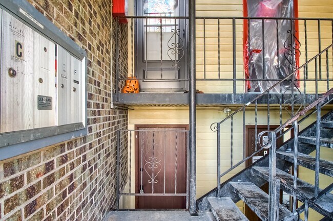 Foto del edificio - 4639 S Lowell Blvd
