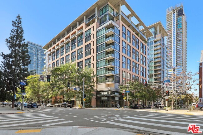 Foto del edificio - 1111 S Grand Ave