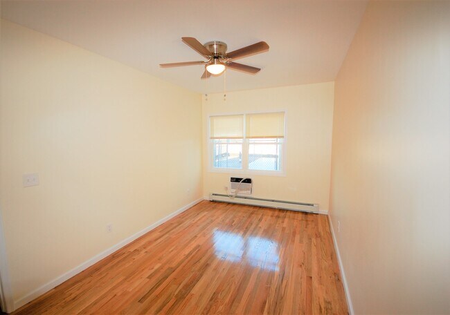 Foto del edificio - 610 E 187th St