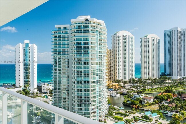Foto del edificio - 300 Sunny Isles Blvd