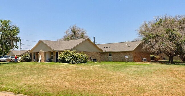 Foto del edificio - 1324 E 10th St