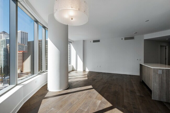 Building Photo - 201 Folsom St