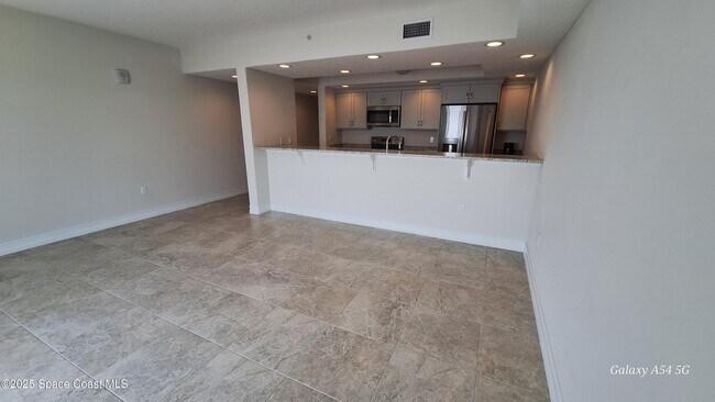 Foto del edificio - 1805 N Riverside Dr