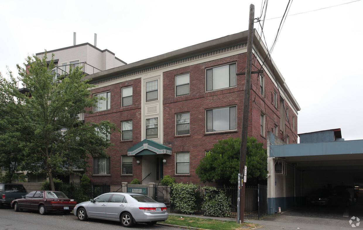 Primary Photo - Harvard Apartments