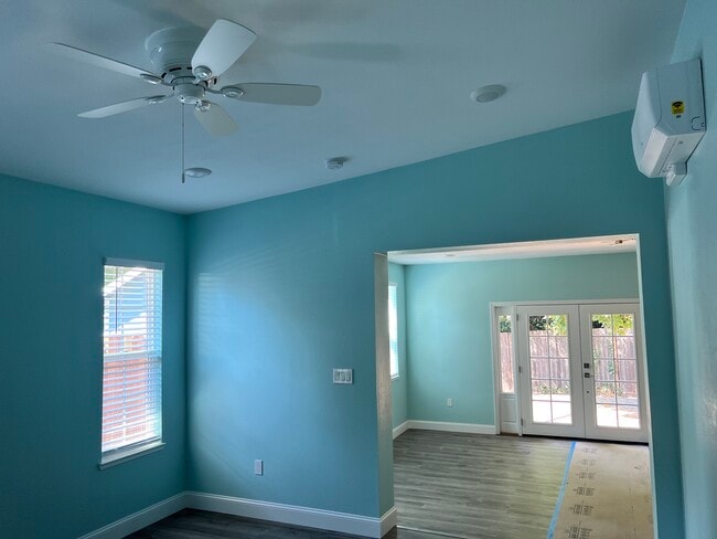 Foto del edificio - 5746 Robinhood Dr