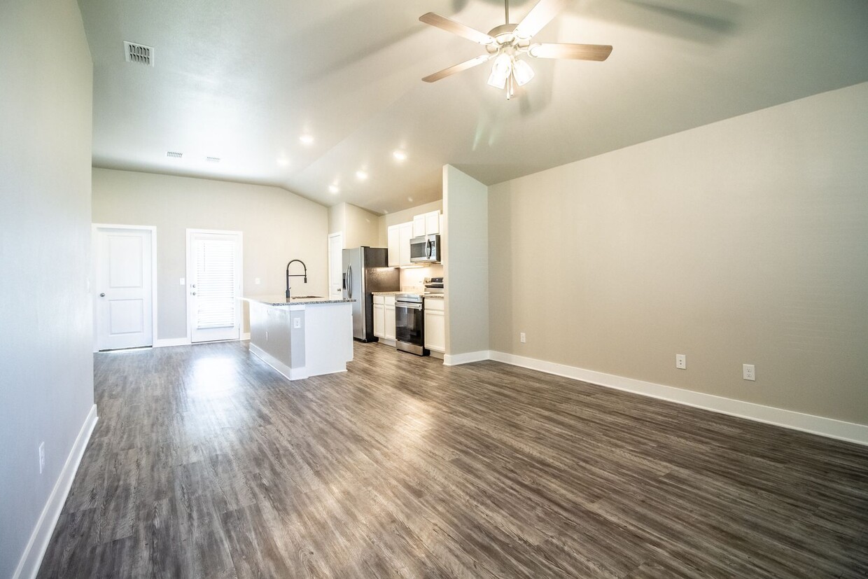 Primary Photo - Beautiful 3 Bedroom 2 Bath house in Cooper...