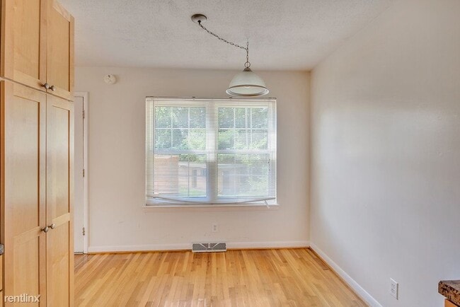 Building Photo - 2 br, 1.5 bath House - 2428 Arlington Blvd...