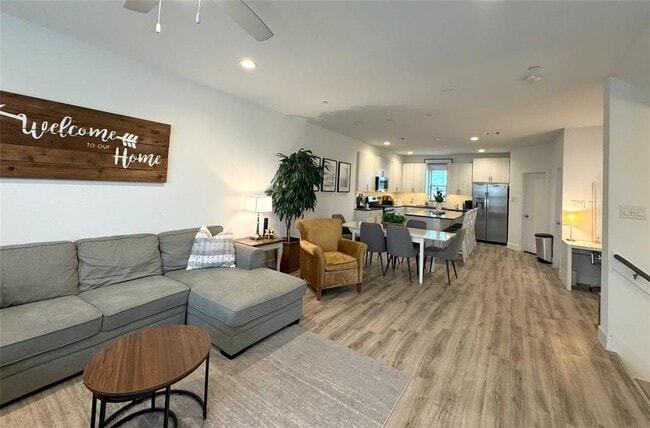 Building Photo - 385 N Centro Cir