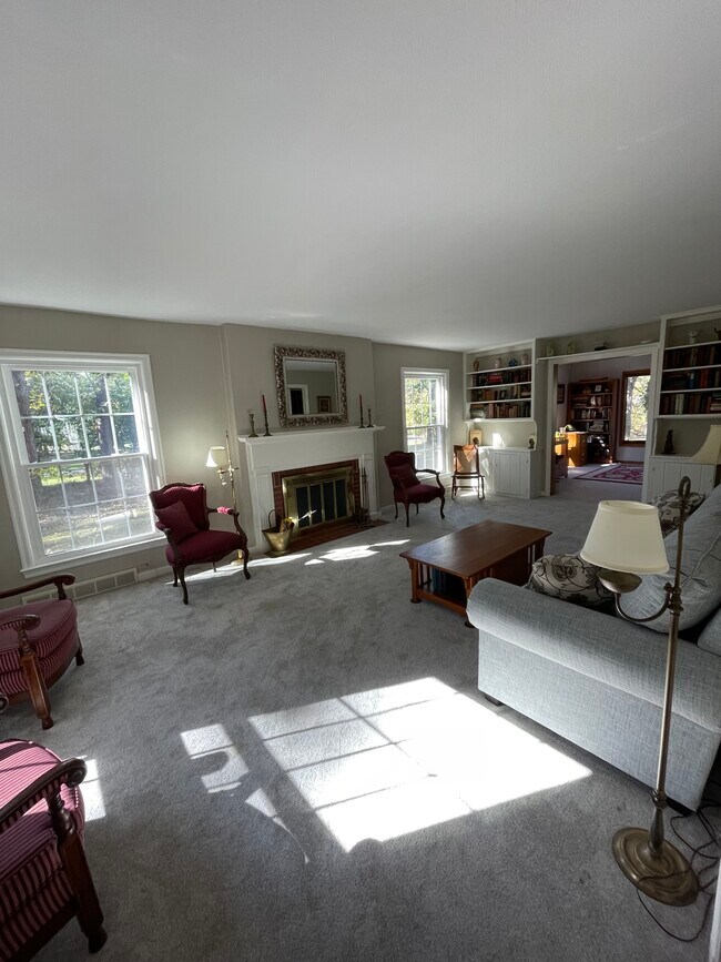 Foto del edificio - 2361 E Ridge Rd