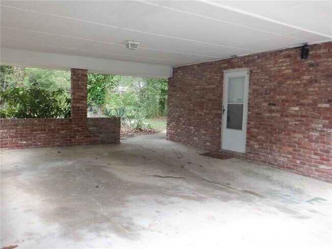 Foto del edificio - 3411 Hazelwood Dr SW