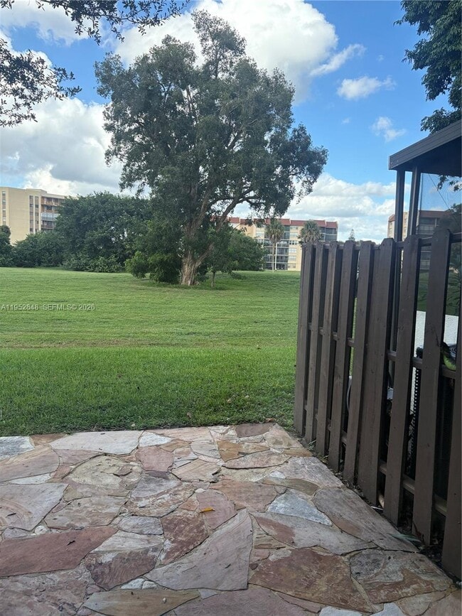 Building Photo - 3629 Inverrary Blvd W