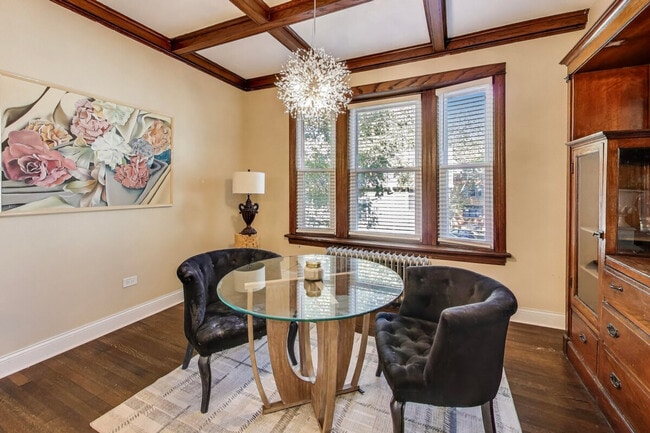 Foto del edificio - 1506 W Thome Ave