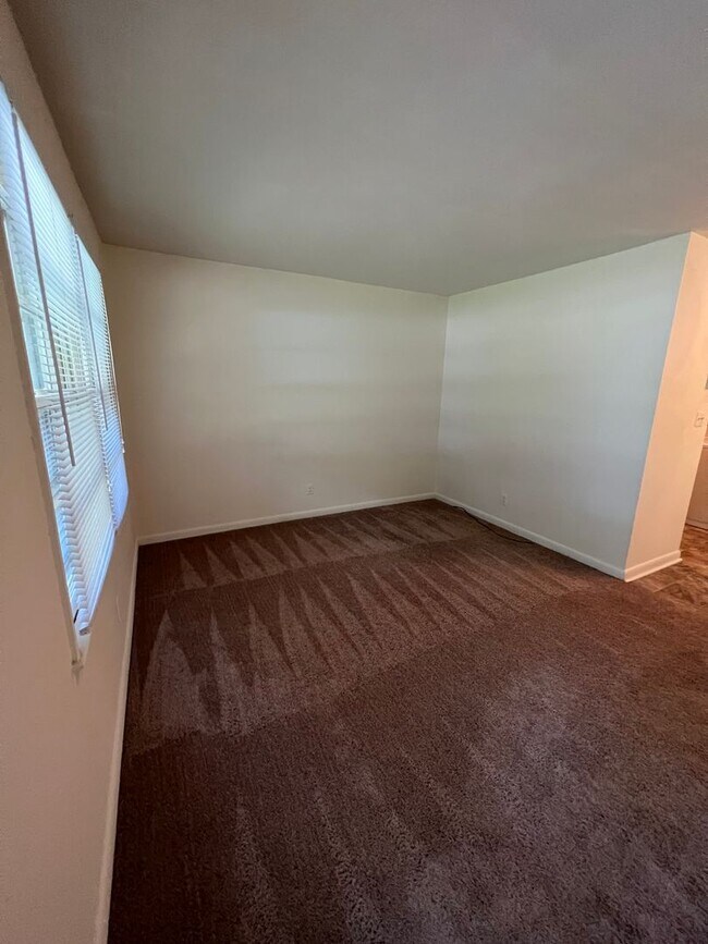 Building Photo - 116 Oates Dr