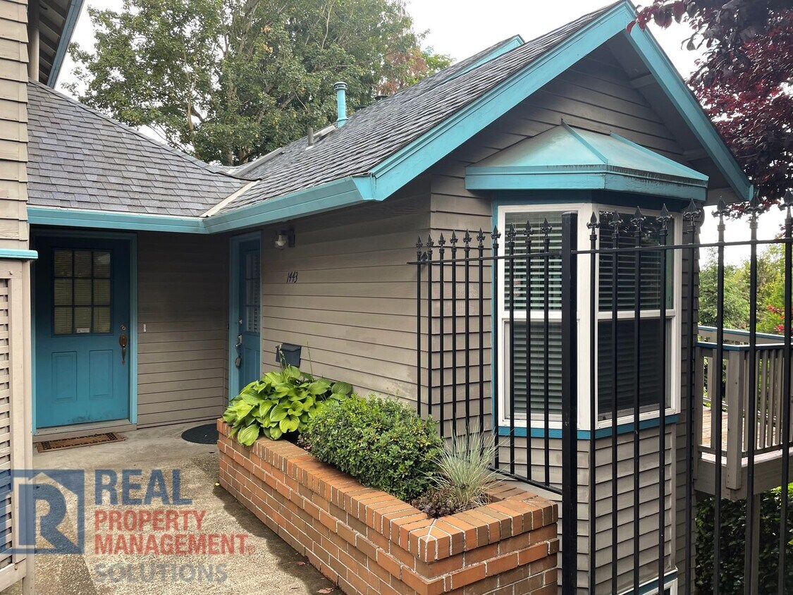Primary Photo - 1443 SW Montgomery St