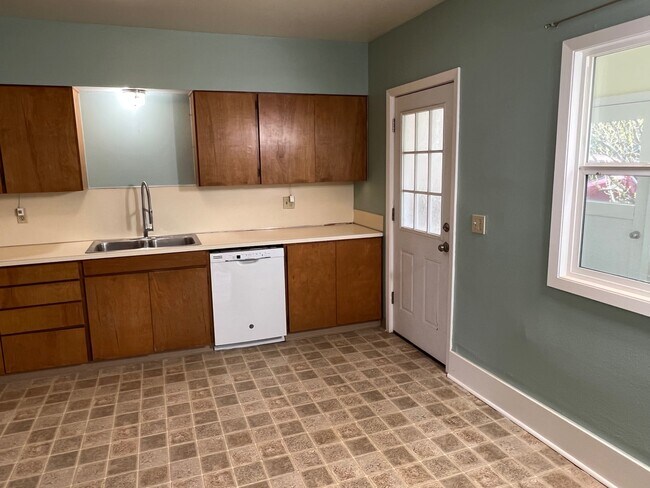 Kitchen Entry - 8005 Southwest 45th Avenue
