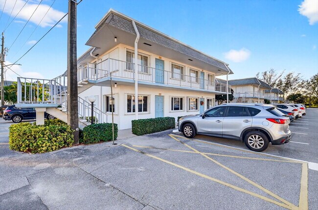 Foto del edificio - 2880 Lake Osborne Dr