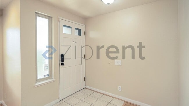 Building Photo - Unit