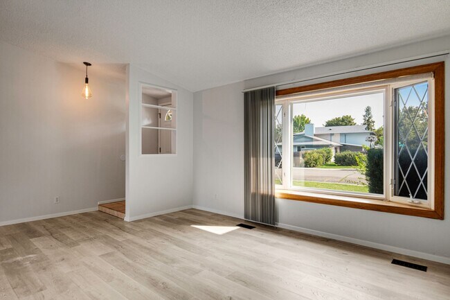 Building Photo - Charming 3-Bedroom Home in West Boise – Sp...