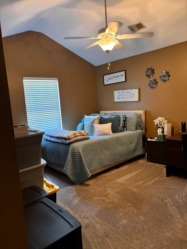 Foto del edificio - 100 Tybo Dr