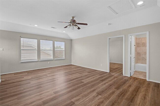 Foto del edificio - 28310 Rollingwood N Loop