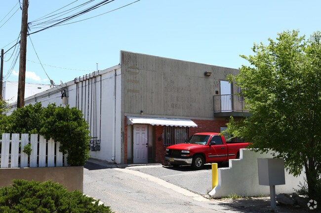 Foto del edificio - 110 Maple St NE
