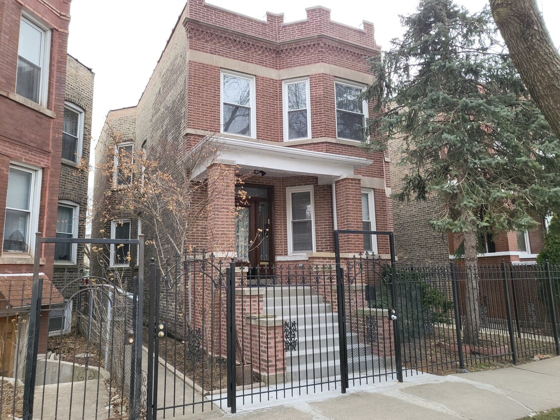 Foto principal - 2431 N Kostner Ave