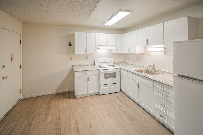 Remodeled apartment - Emerald Bay Apartments