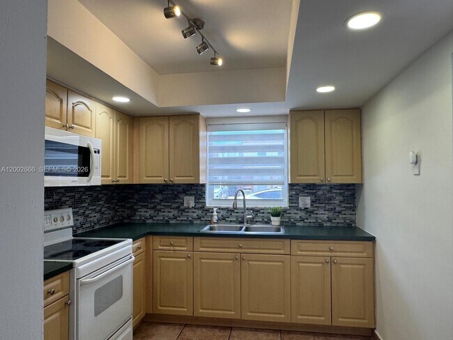 Foto del edificio - 1373 W 69th St