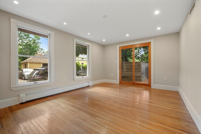 Building Photo - 259 Mt Auburn St