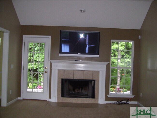 Building Photo - 141 Fire Thorn Ln