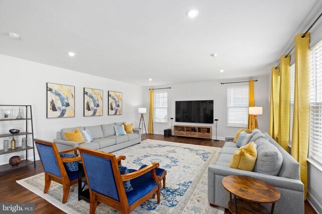 Building Photo - 512 Crab Apple Dr