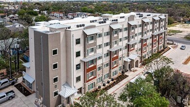 Building Photo - 1515 Roosevelt Ave