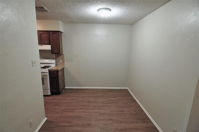 Building Photo - 9615 Point Vista Pl