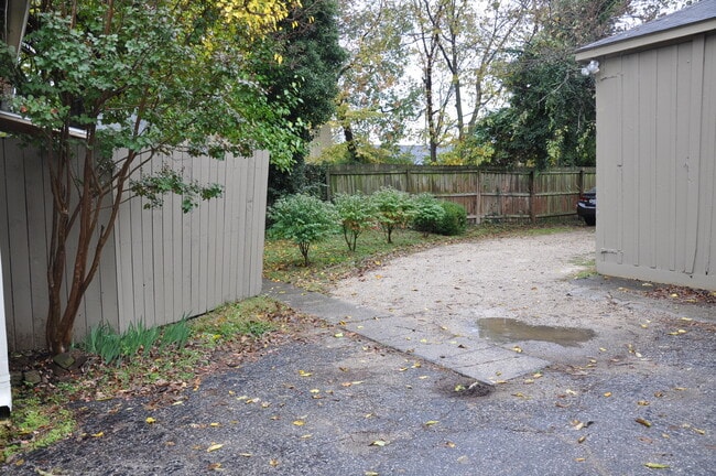 Building Photo - Now Pre-Leasing for Fall Semester 2026