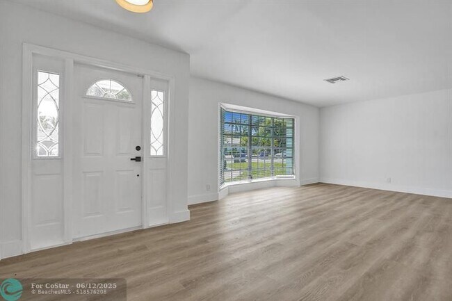 Building Photo - 4751 NE 29th Ave