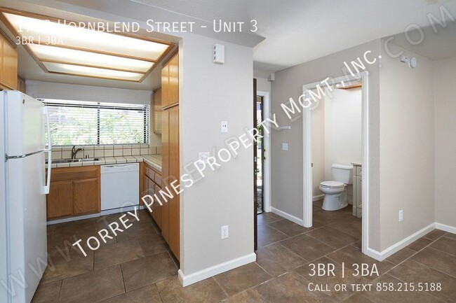 Foto del edificio - 3Br Townhome in Pacific Beach with Washer/...