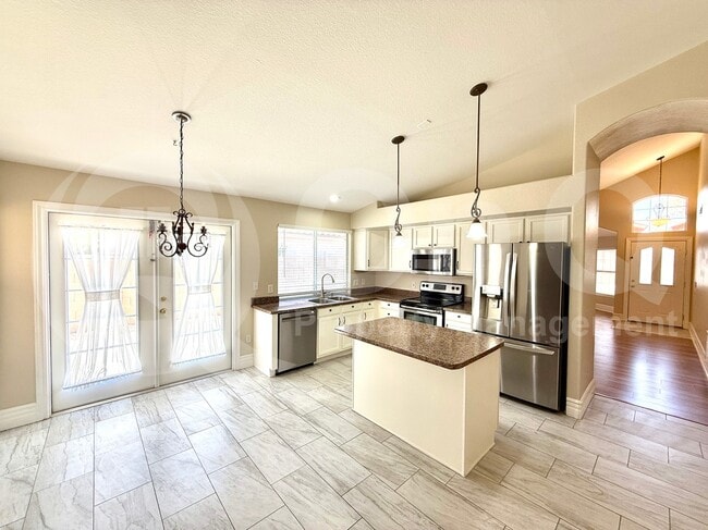 Building Photo - 1666 W Gunstock Loop