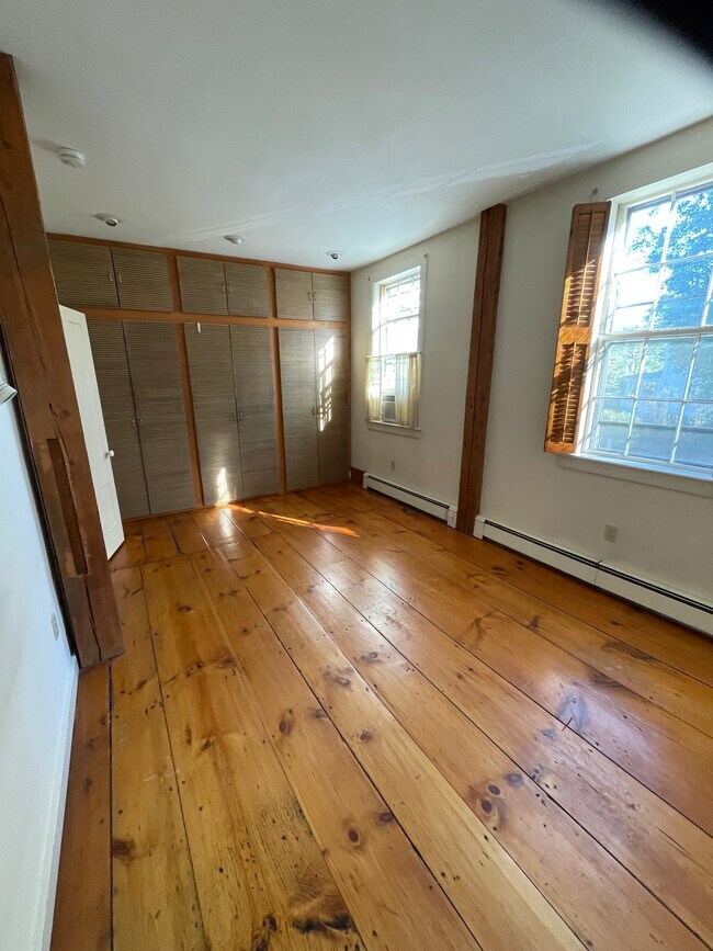 dormitorio de arriba - 950 Western Ave