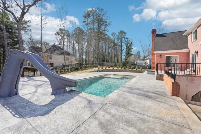 Building Photo - 1600 Spring Arbor Ct