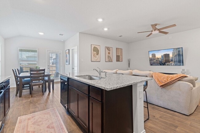 Foto del edificio - 113 Lily Pond Trl