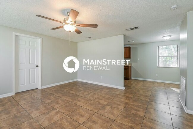 Foto del edificio - 4 Bedroom Pet-Friendly Home in Jacksonville, FL with Main Street Renewal