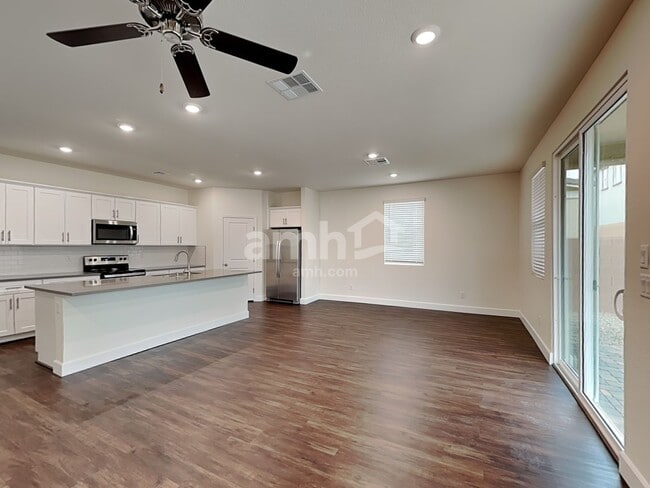 Foto del edificio - 855 Longwood Gdns St