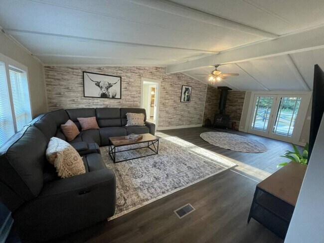 Foto del edificio - N3185 Seward Heights Rd