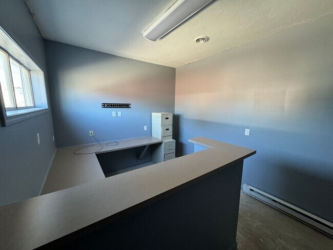 Building Photo - COMMERCIAL Garage/Shop
