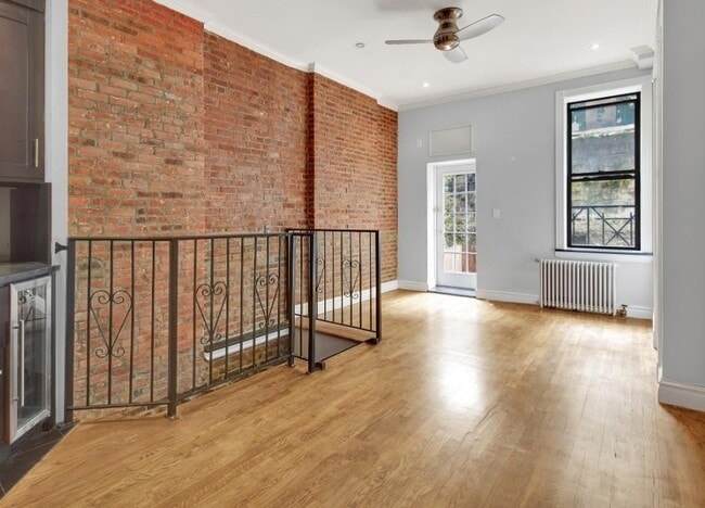 Building Photo - 250 Mott St