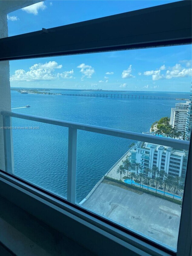 Foto principal - 1155 Brickell Bay Dr