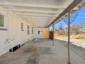 Building Photo - 1017 Maple St