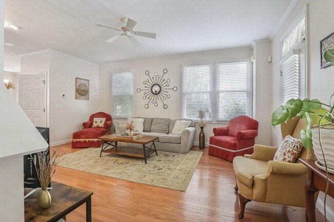 Foto del edificio - 319 W 2nd Ave