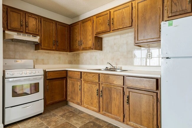 Building Photo - Gleneagles Apartments